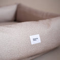 Load image into Gallery viewer, QUADRO PONY BED BEIGE HUNDESENG
