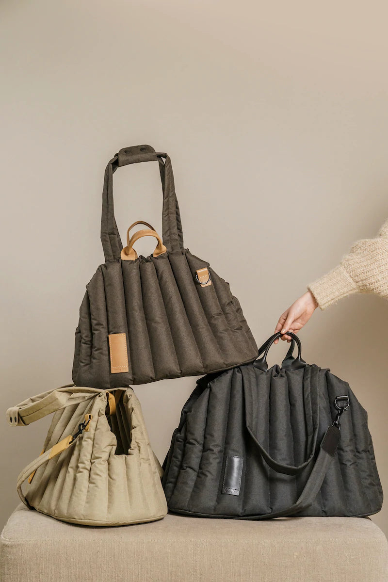 CARRYING PONY BAG BLACK - PRECIOUS PET
