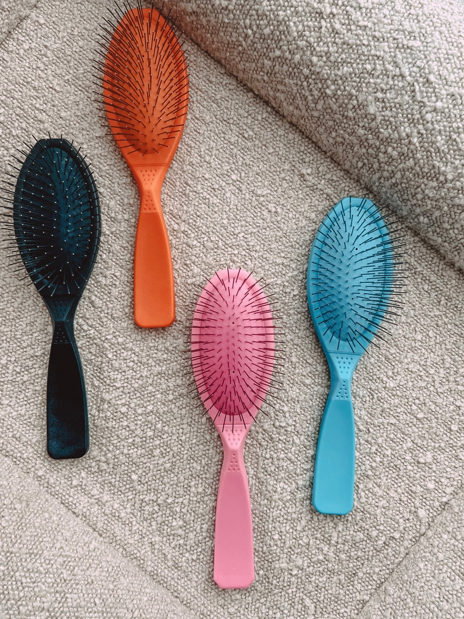 MADAN PIN BRUSH BLACK - PRECIOUS PET